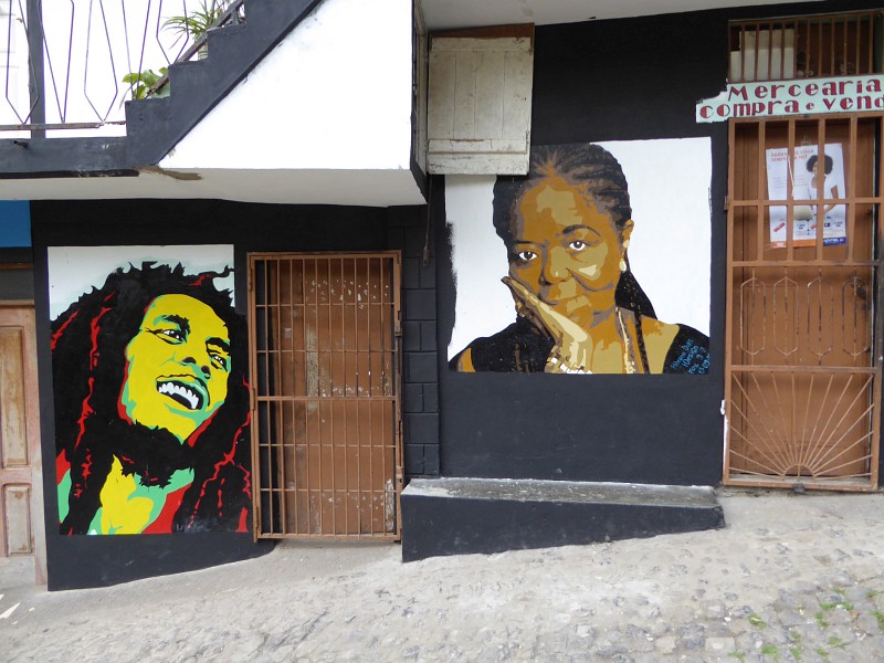 Kapverdische Fassaden-Kultur auf Santo Antao - Bob Marley und Cesaria Evora